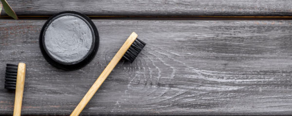 Dentifrice naturel en pâte avec sa brosse à dents